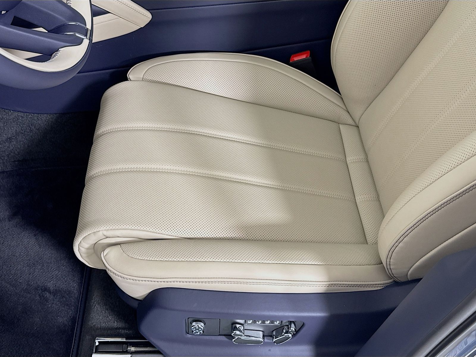 2025 Bentley Bentayga - Photo 17
