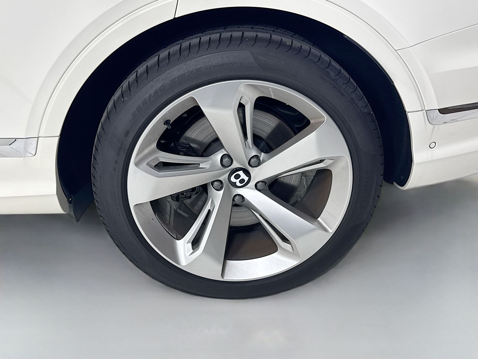 2025 Bentley Bentayga - Photo 9