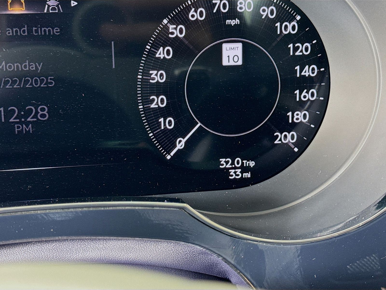 2025 Bentley Bentayga - Photo 12