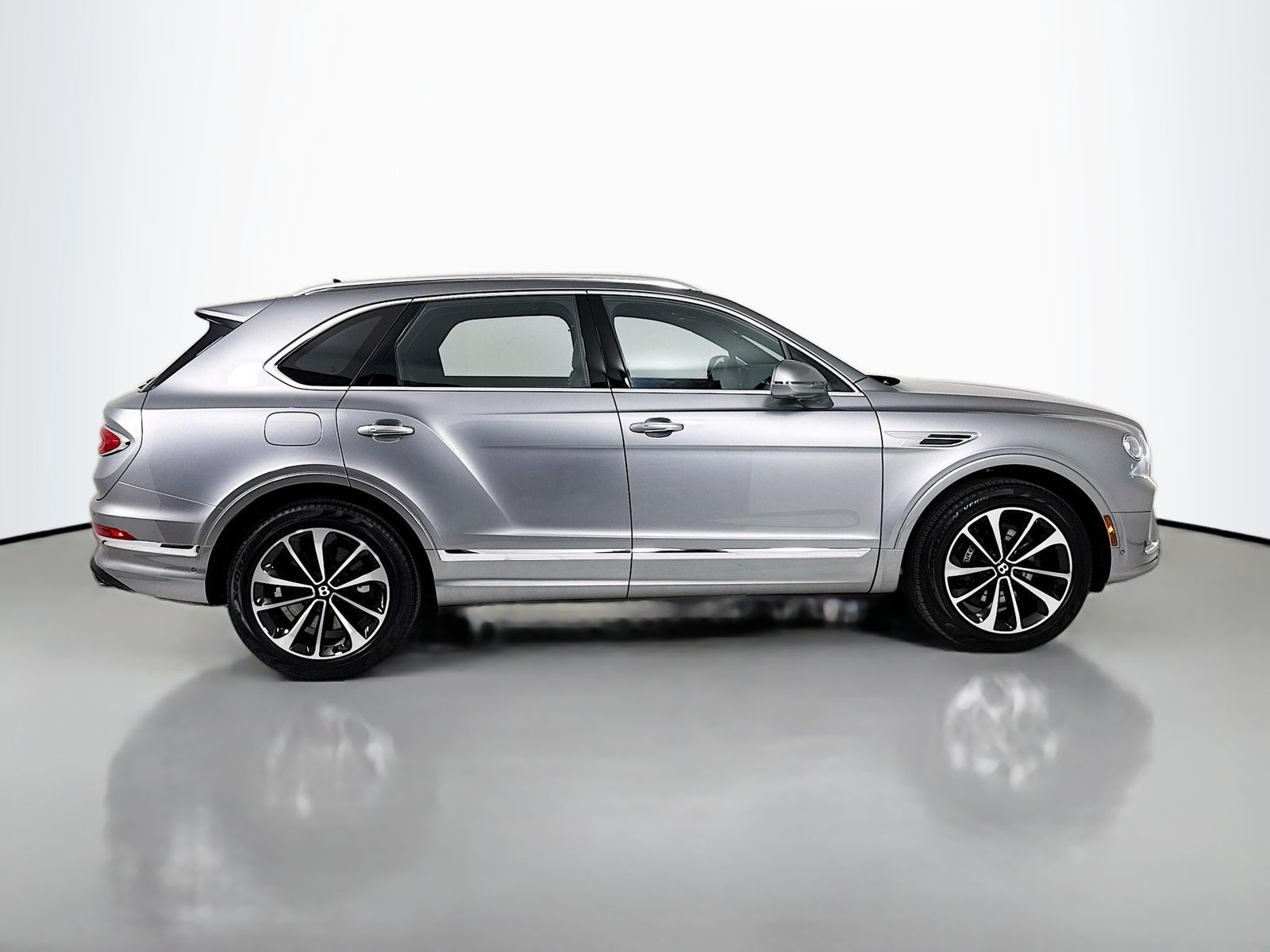 2025 Bentley Bentayga - Photo 8