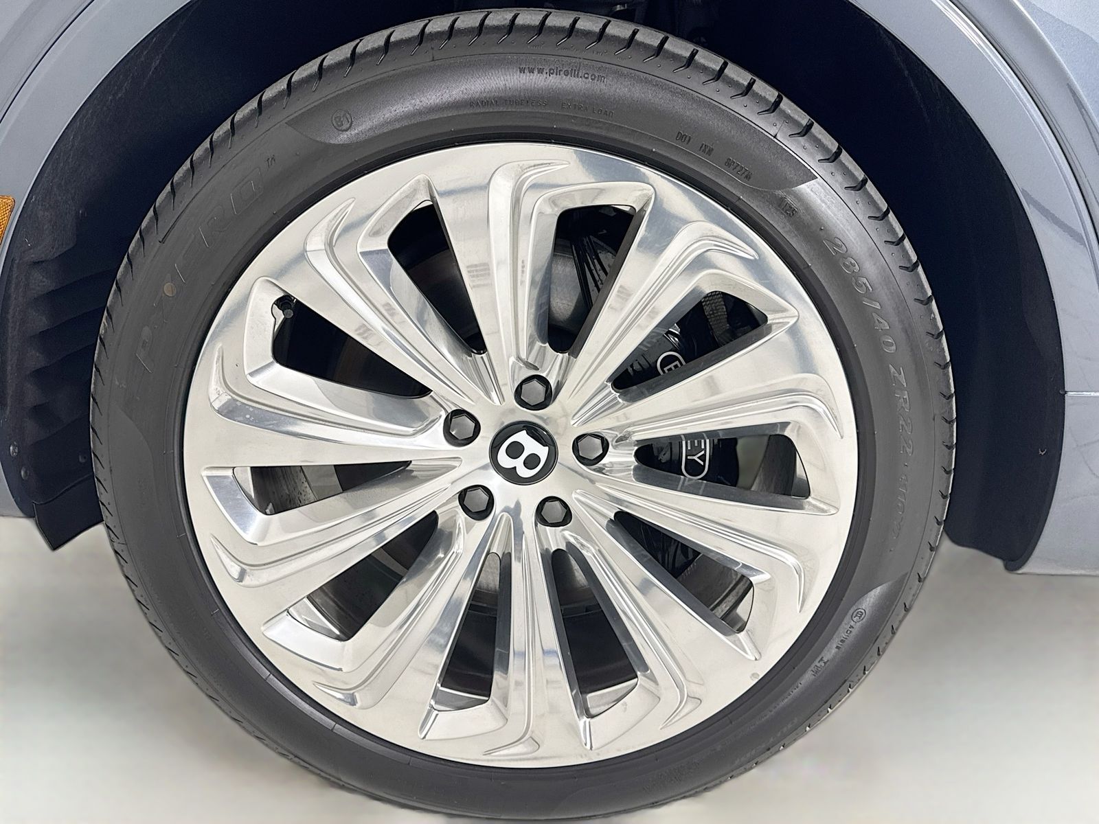 2025 Bentley Bentayga - Photo 9