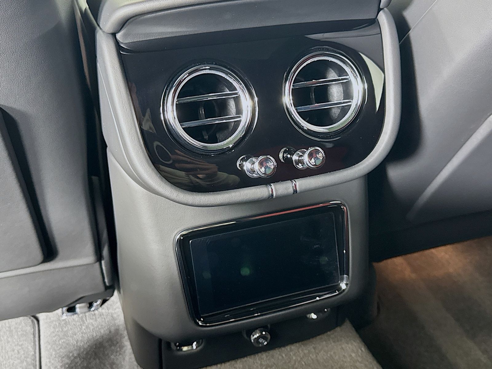 2025 Bentley Bentayga - Photo 25