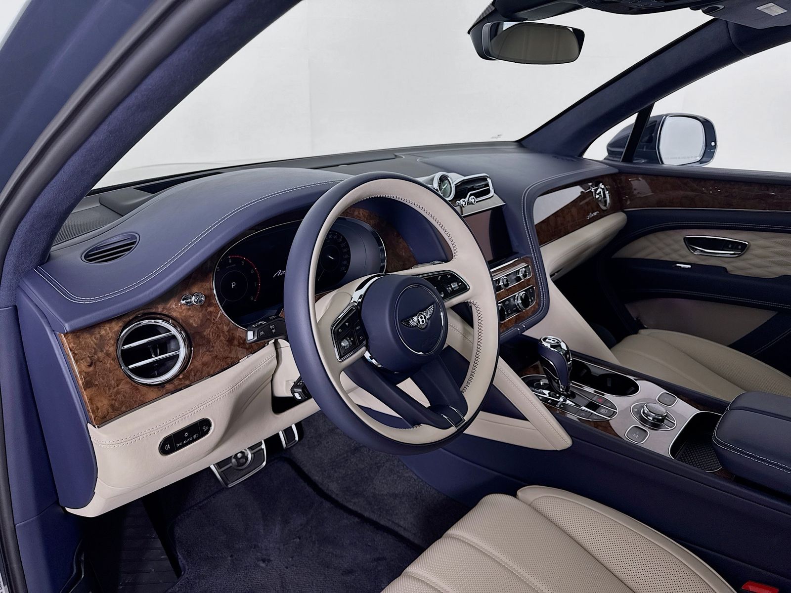 2025 Bentley Bentayga - Photo 10