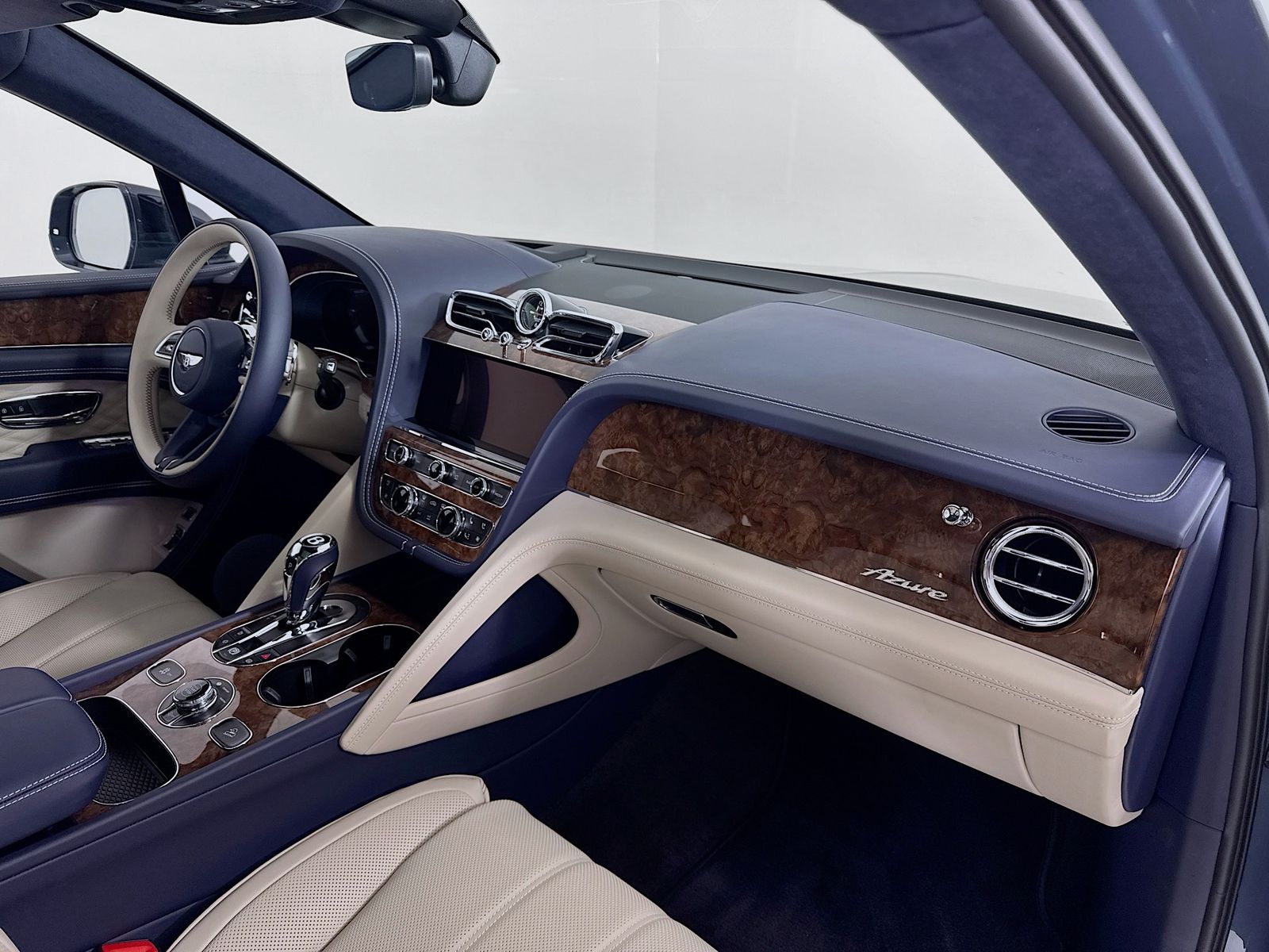 2025 Bentley Bentayga - Photo 27