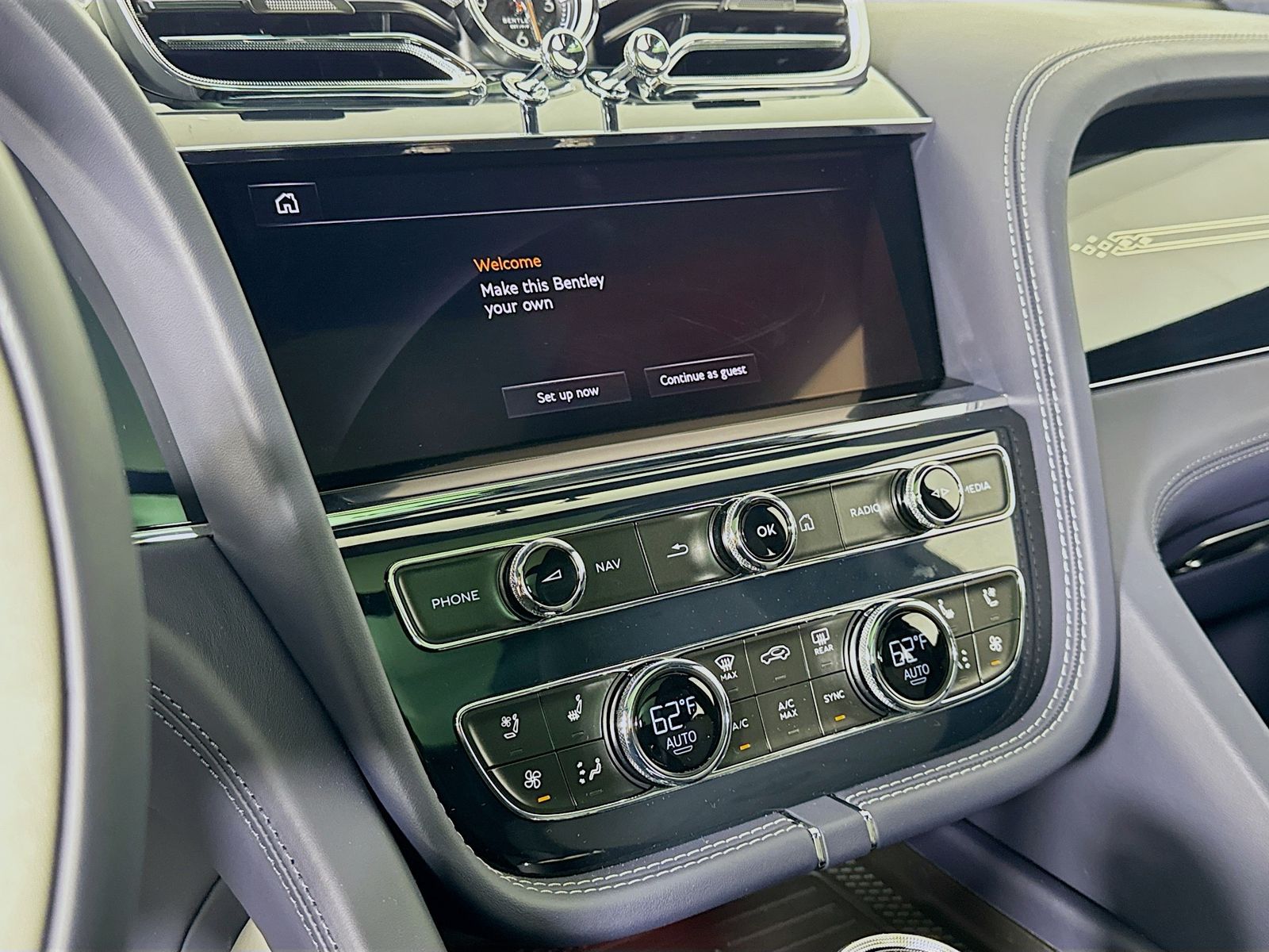 2025 Bentley Bentayga - Photo 13