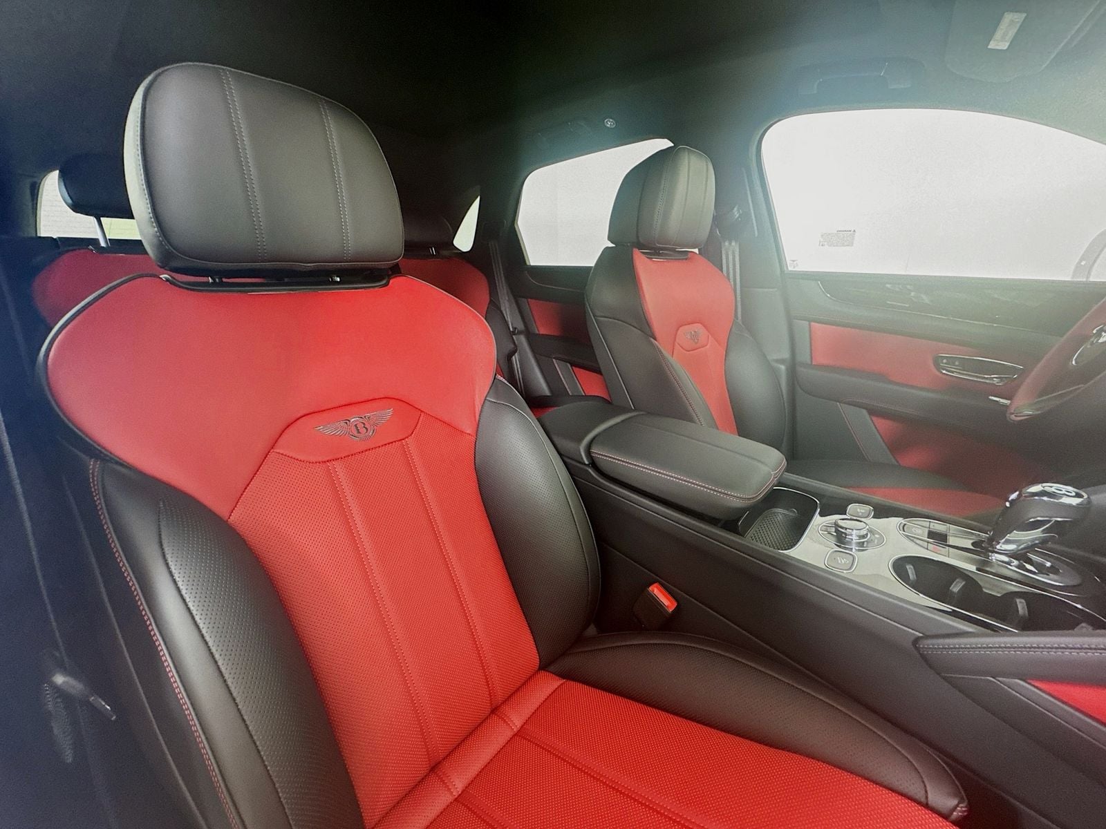 2025 Bentley Bentayga - Photo 27