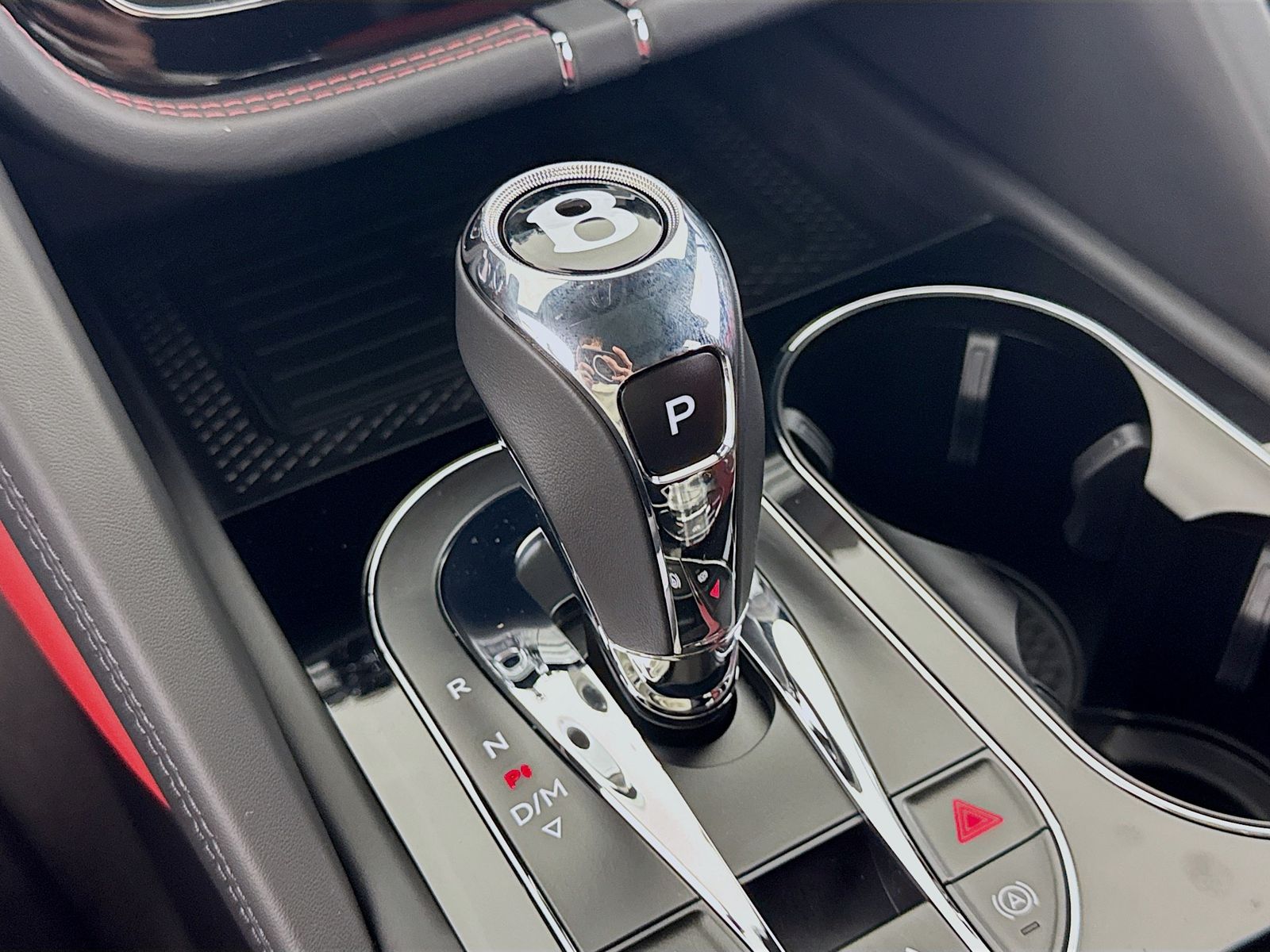 2025 Bentley Bentayga - Photo 14