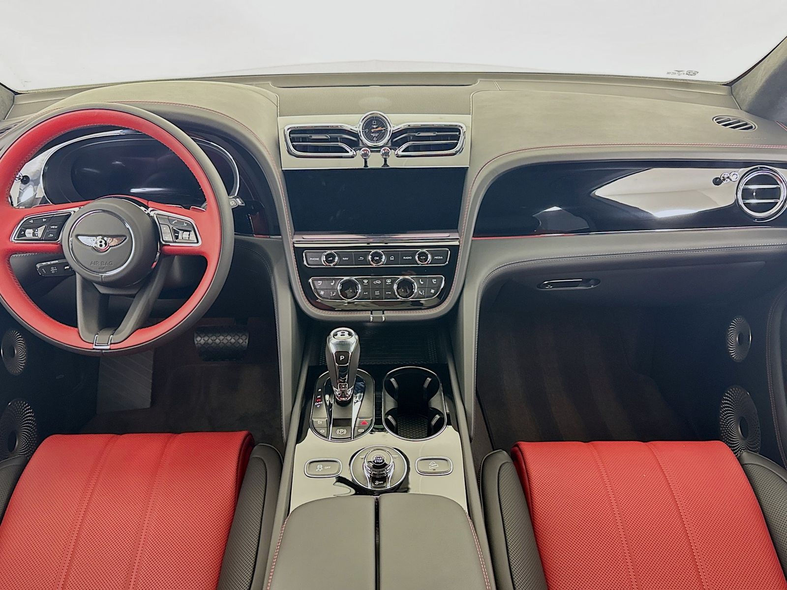 2025 Bentley Bentayga - Photo 23