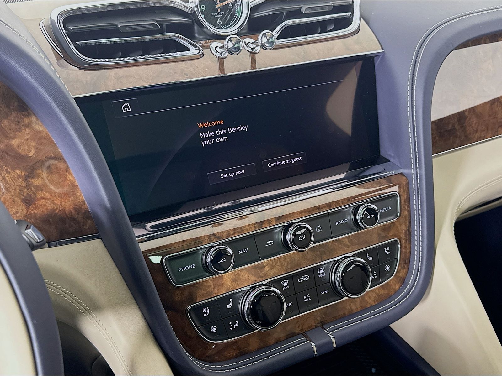 2025 Bentley Bentayga - Photo 13