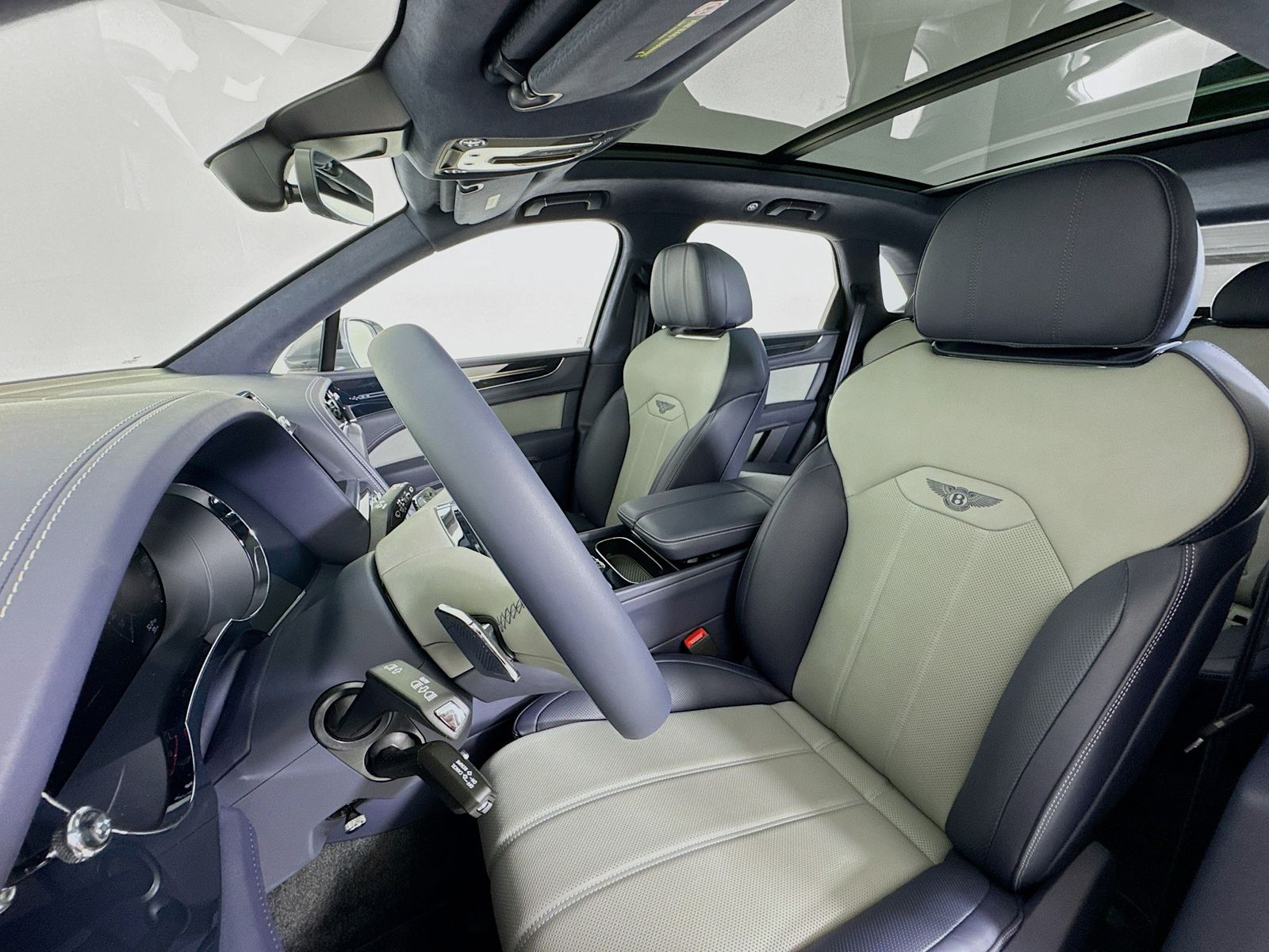 2025 Bentley Bentayga - Photo 20