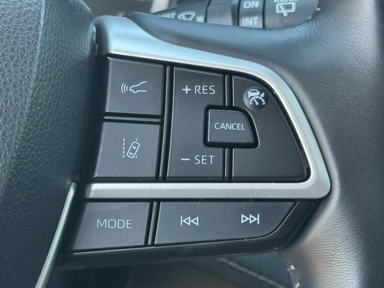 Thumbnail: 2023 Toyota Highlander - 20