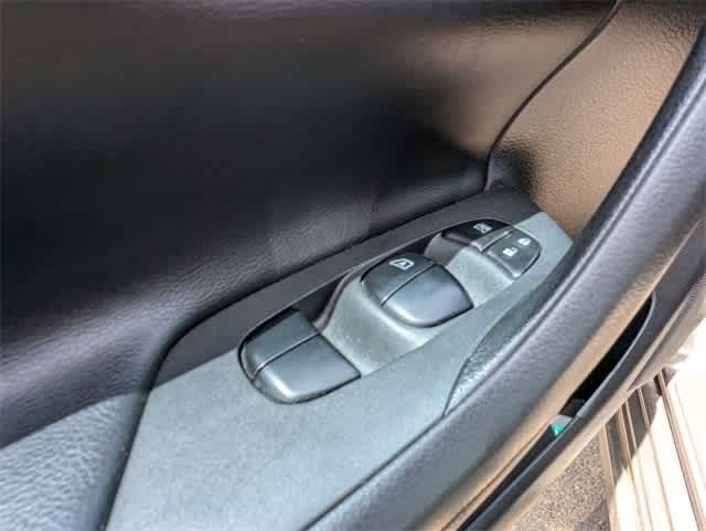 Thumbnail: 2017 Nissan Altima - 16