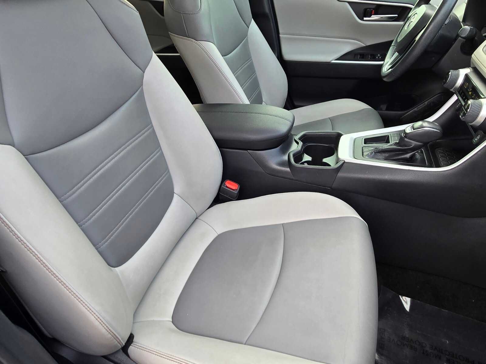 Thumbnail: 2020 Toyota RAV4 - 12