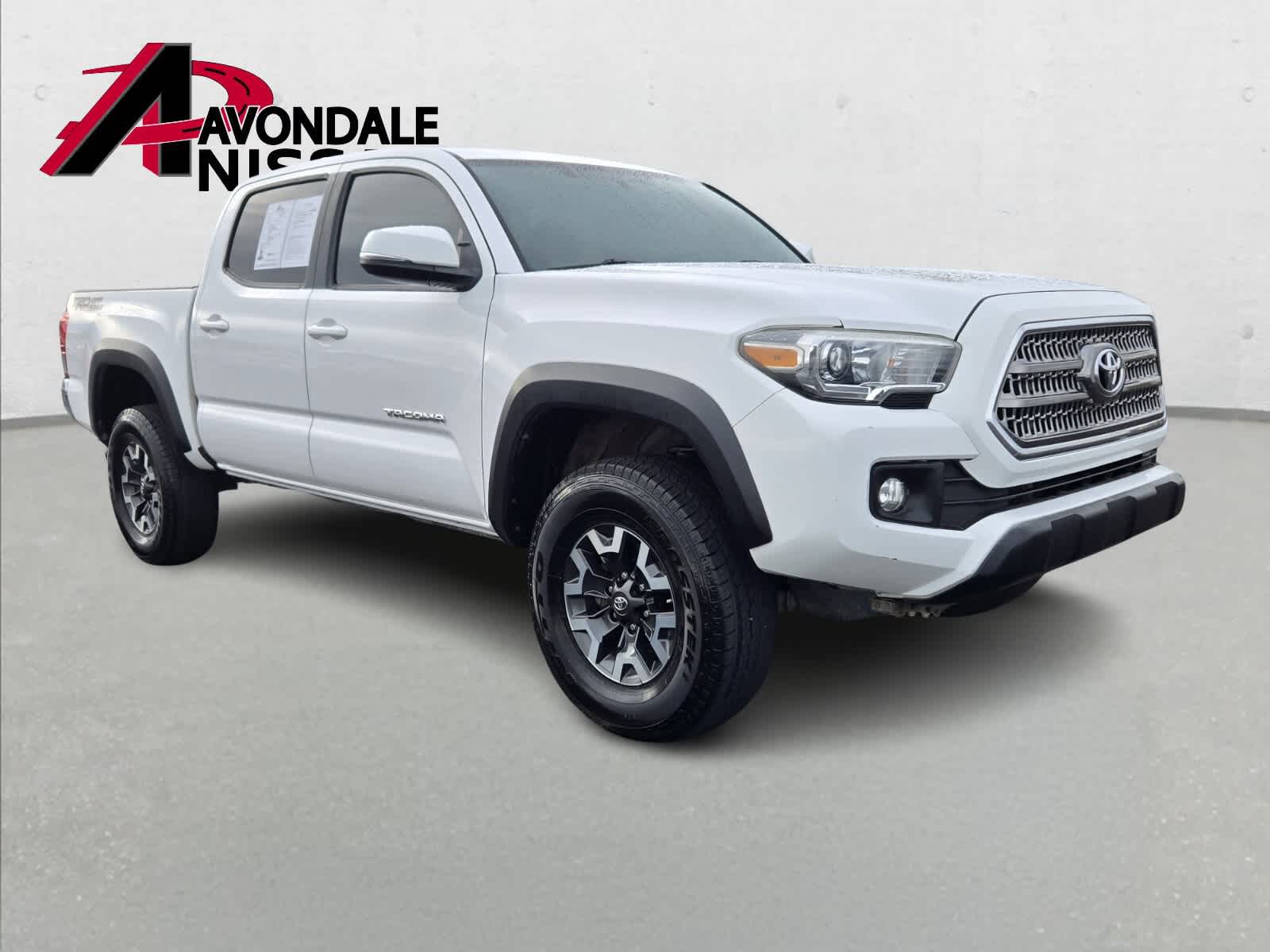 Thumbnail: 2017 Toyota Tacoma - 9