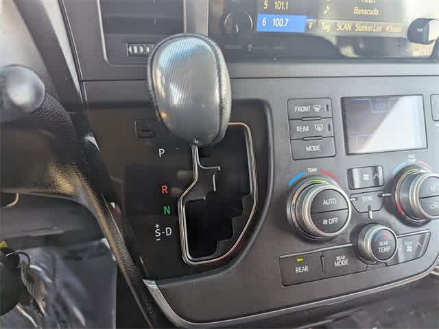 Thumbnail: 2017 Toyota Sienna - 26