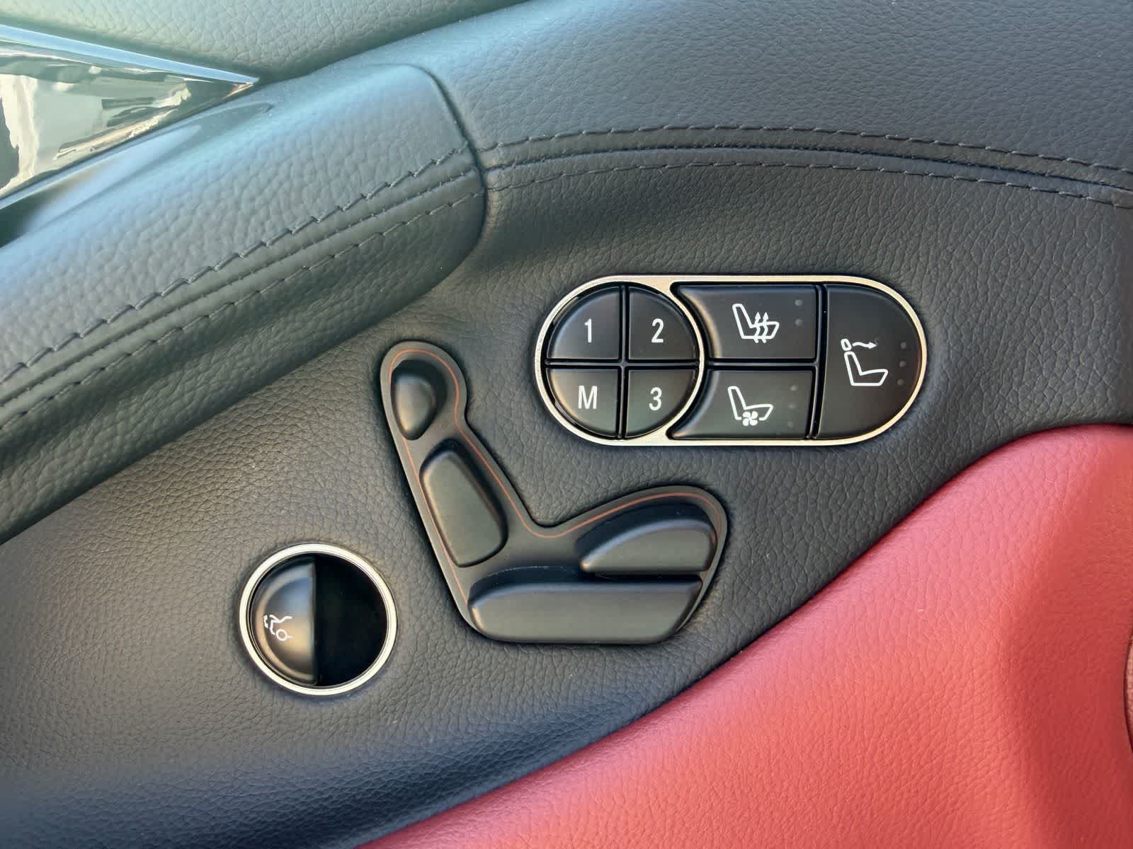 Thumbnail: 2009 Mercedes-Benz SL-Class - 12