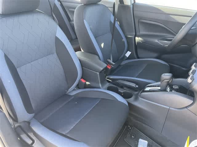 2025 Nissan Versa 1.6 SV 11