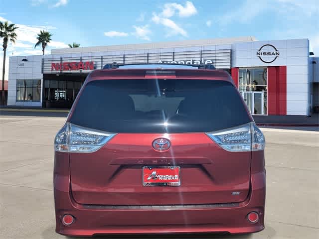 Thumbnail: 2017 Toyota Sienna - 5