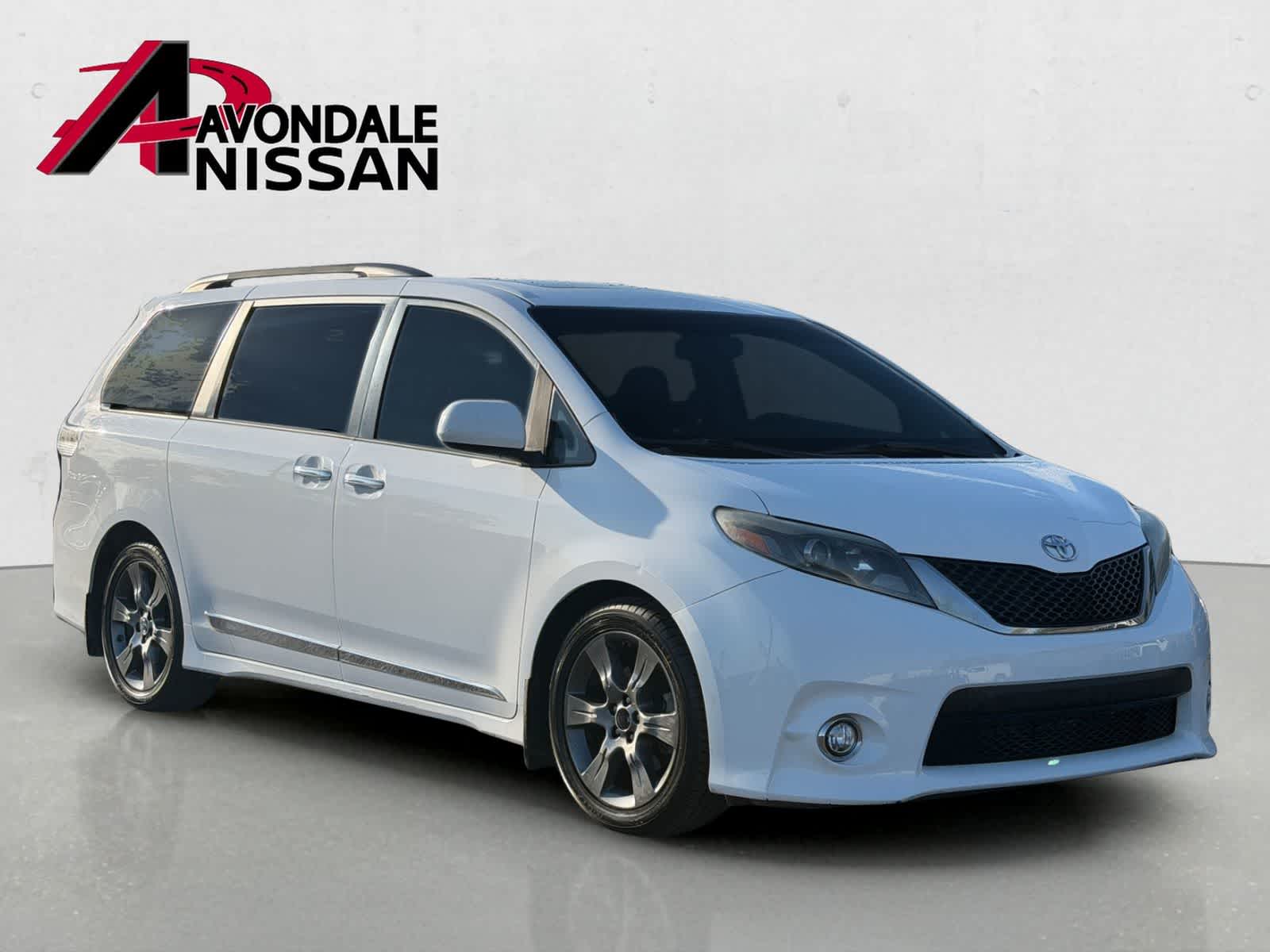 Thumbnail: 2015 Toyota Sienna - 8