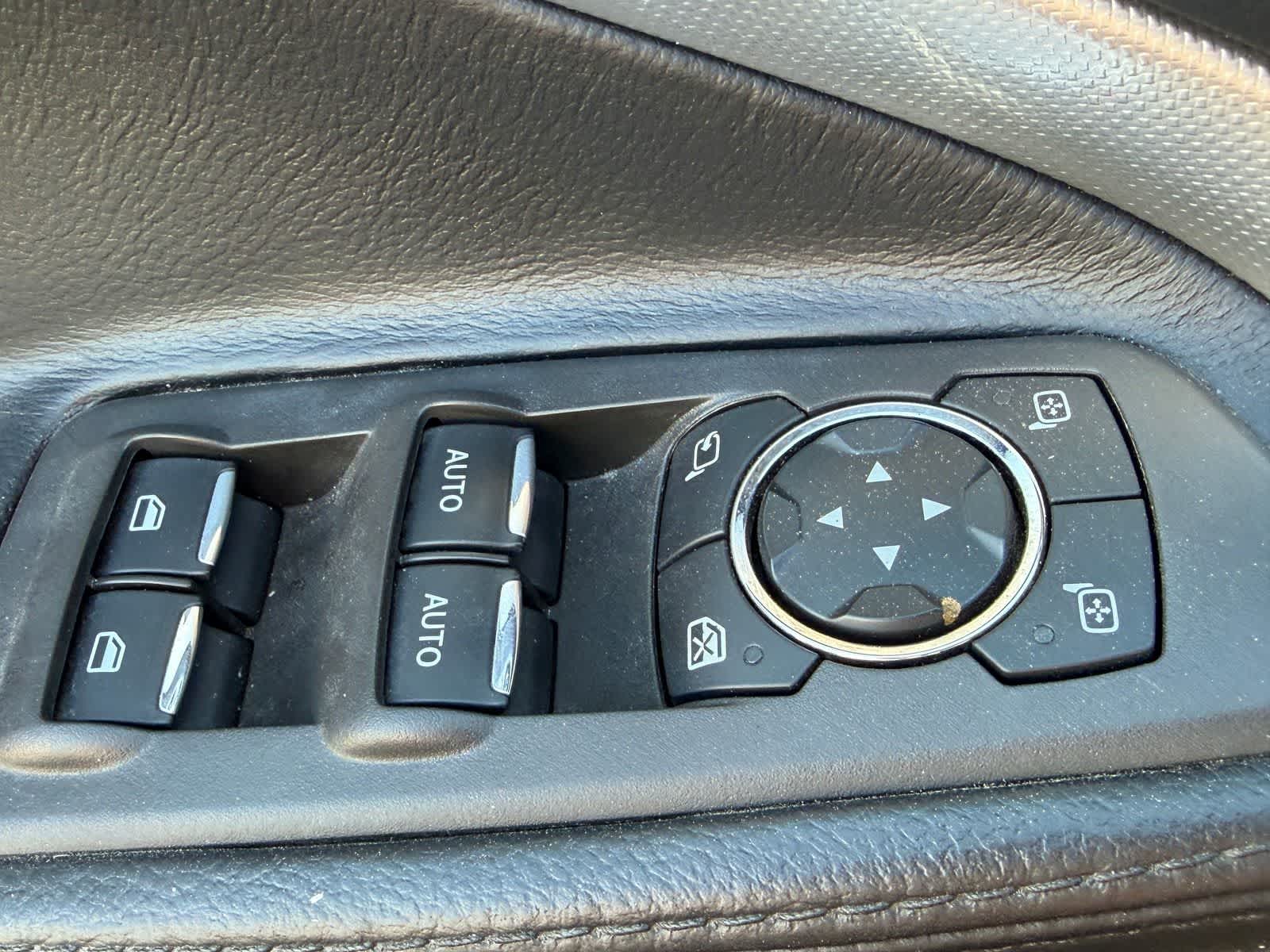 Thumbnail: 2011 Ford Explorer - 6