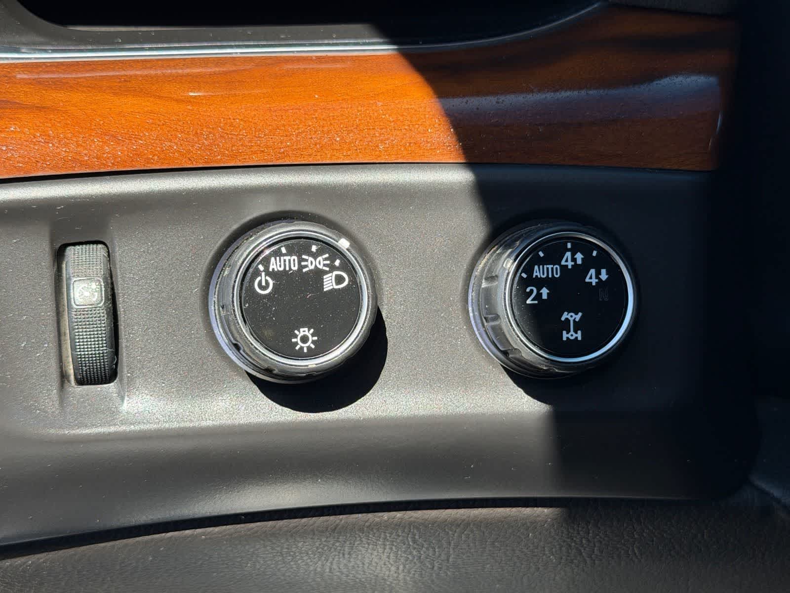 Thumbnail: 2016 Cadillac Escalade - 18