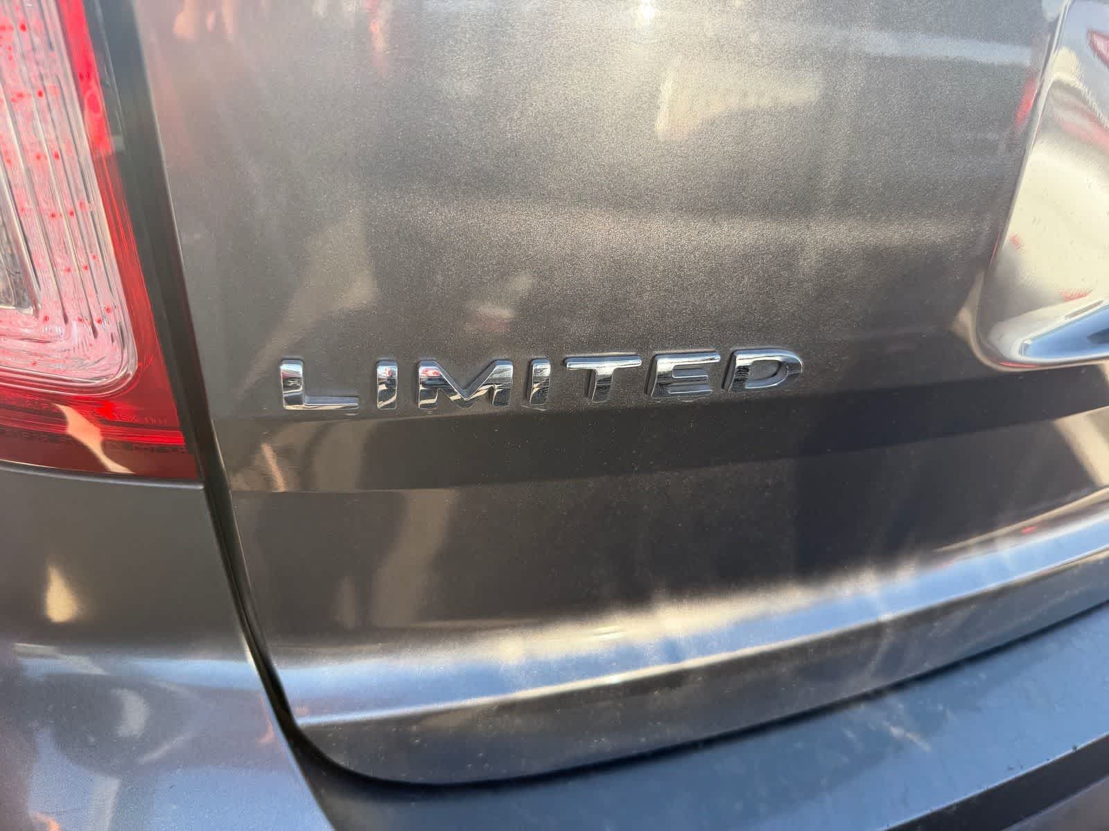 Thumbnail: 2011 Ford Explorer - 16