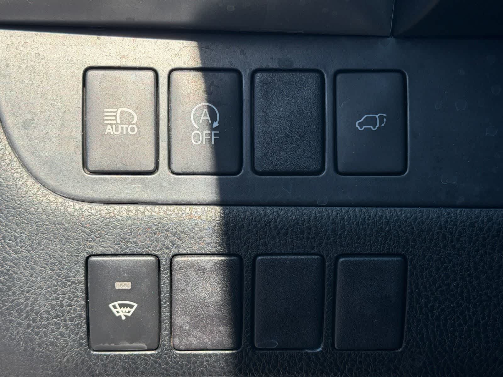 Thumbnail: 2018 Toyota Highlander - 16