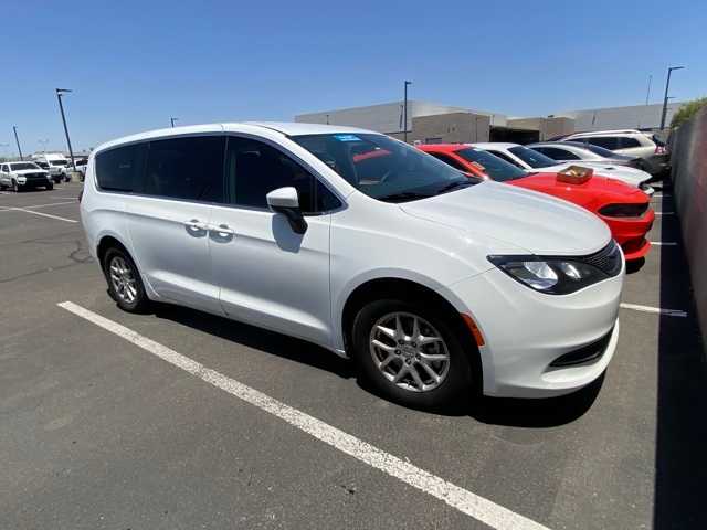 Thumbnail: 2022 Chrysler Voyager - 6