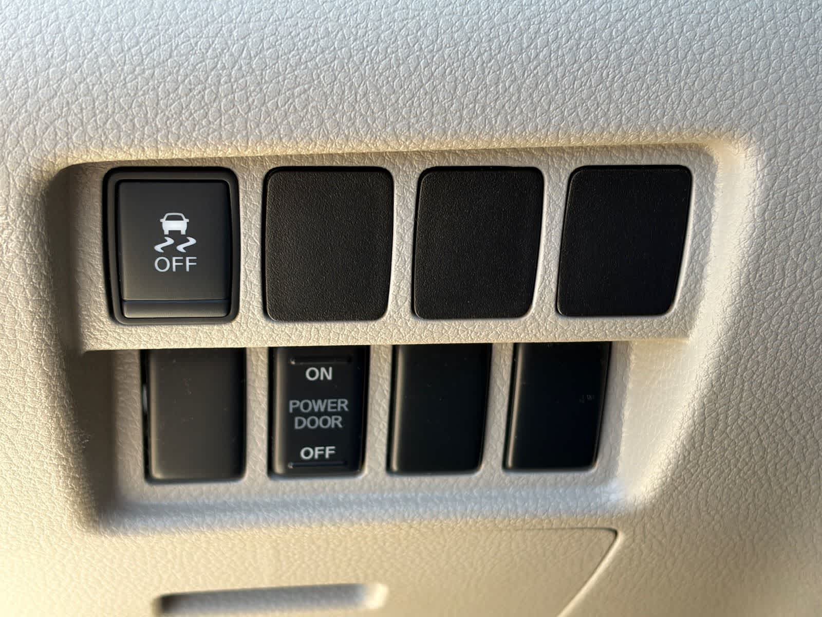 Thumbnail: 2016 Nissan Quest - 9