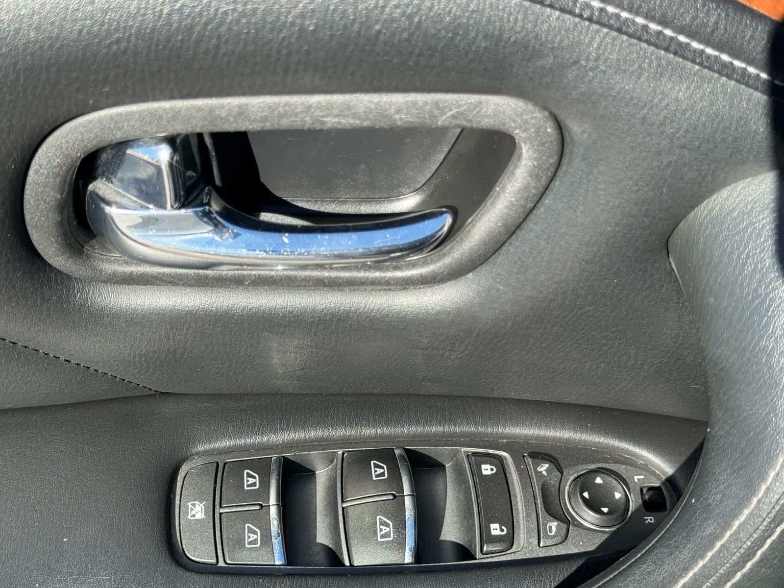 Thumbnail: 2015 INFINITI QX80 - 24