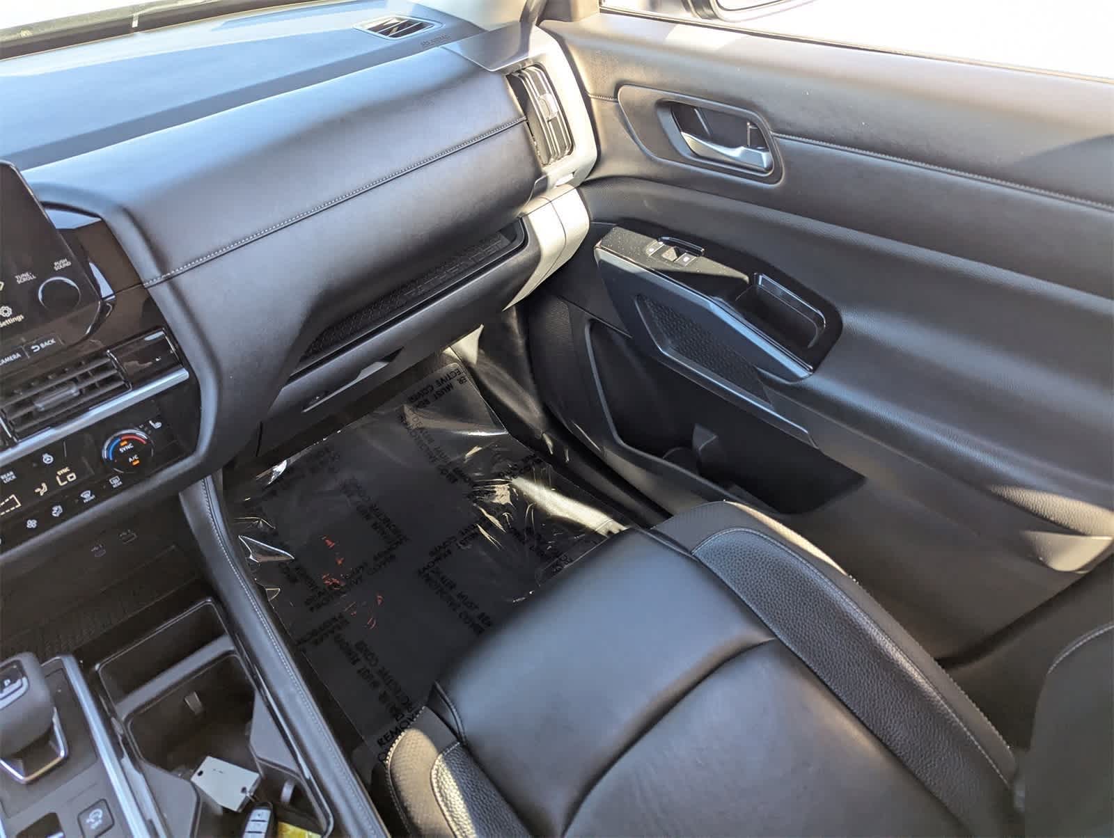 Thumbnail: 2022 Nissan Pathfinder - 19