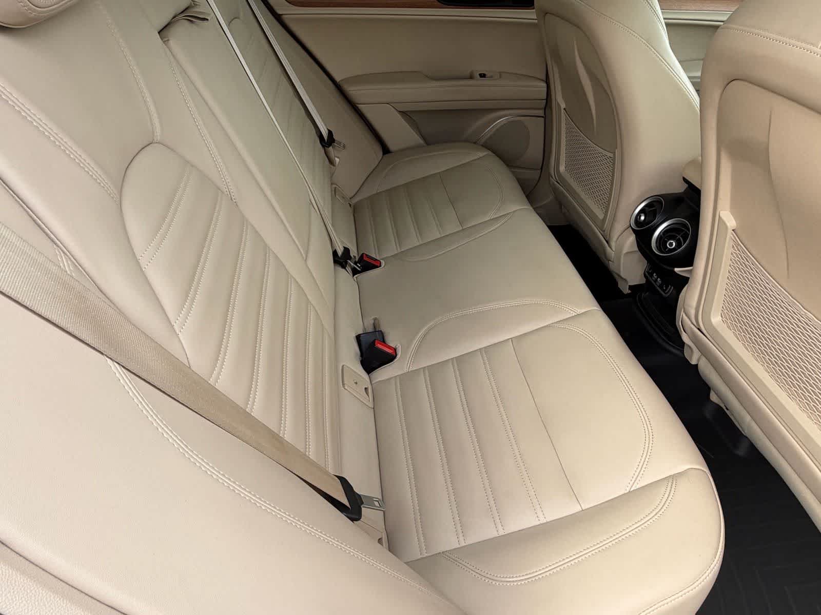 Thumbnail: 2021 Alfa Romeo Stelvio - 14