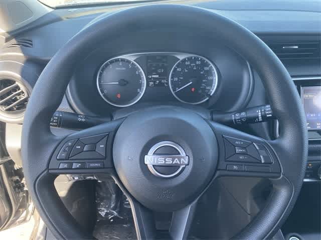 Thumbnail: 2025 Nissan Kicks - 25