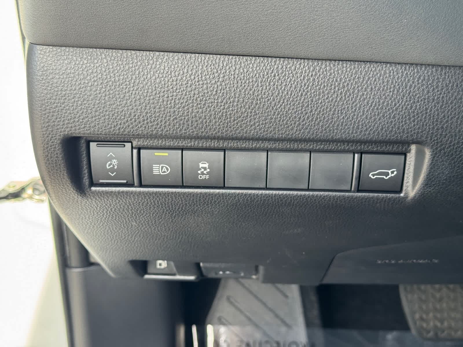 Thumbnail: 2023 Toyota Venza - 18