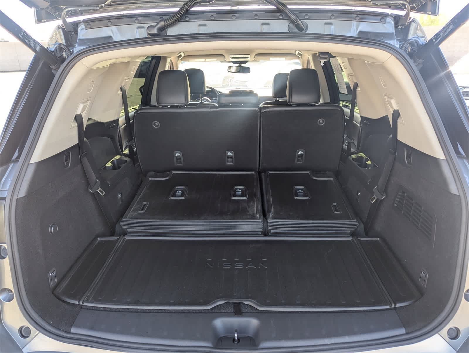 Thumbnail: 2022 Nissan Pathfinder - 11