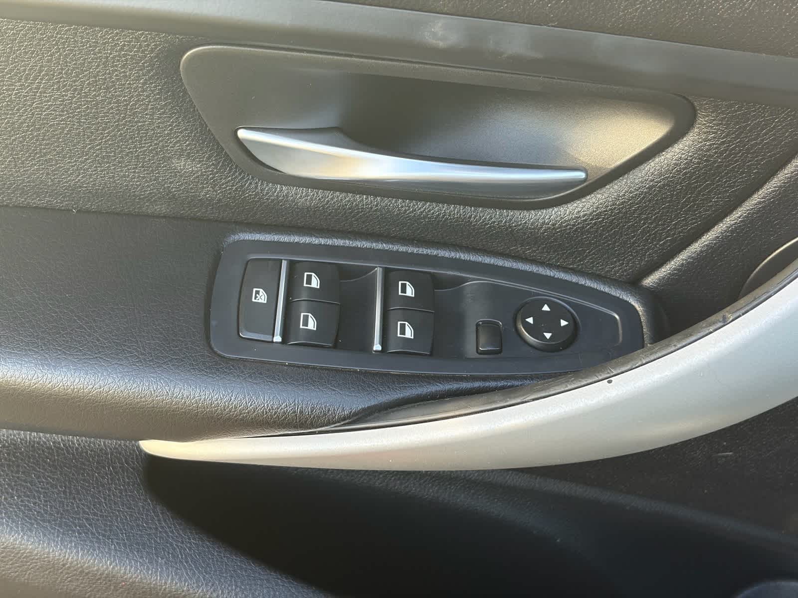 Thumbnail: 2016 BMW 3 Series - 12