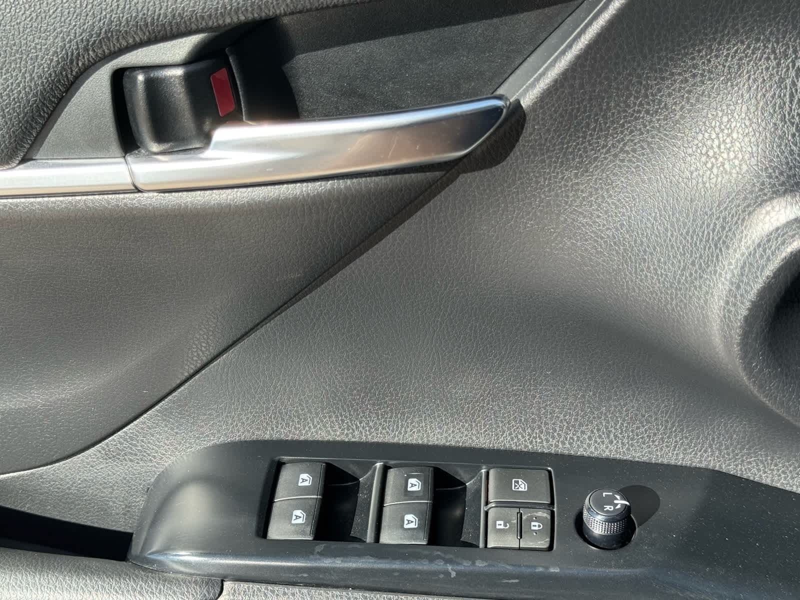 Thumbnail: 2020 Toyota Camry - 21