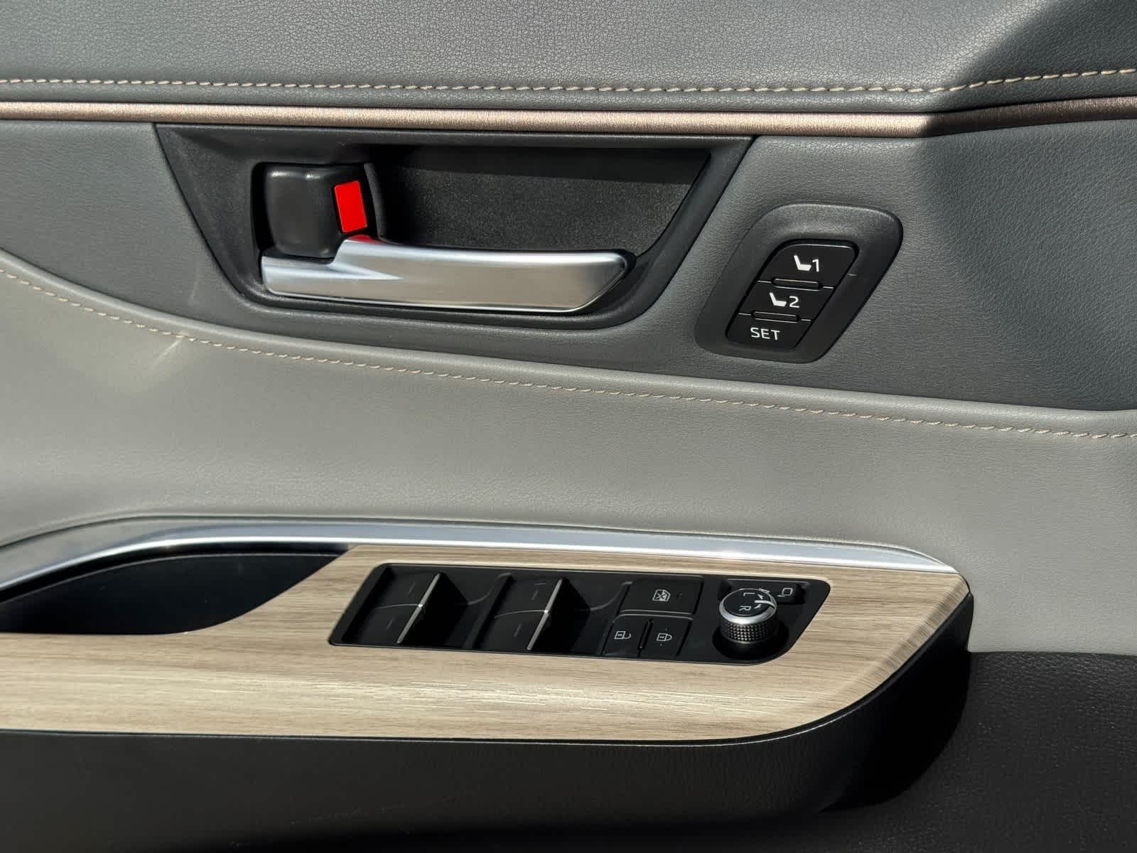 Thumbnail: 2023 Toyota Venza - 16