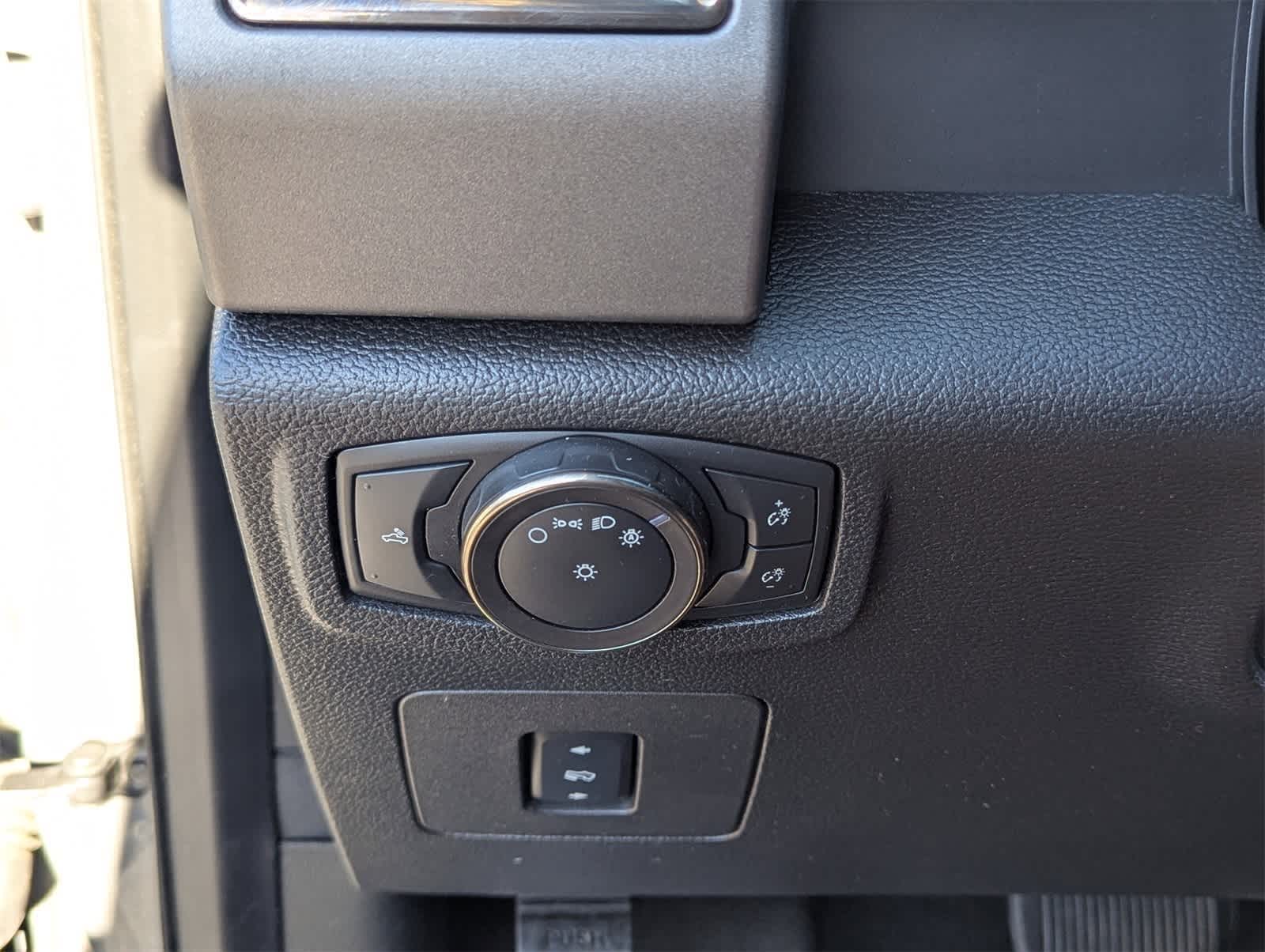 Thumbnail: 2018 Ford F-150 - 33