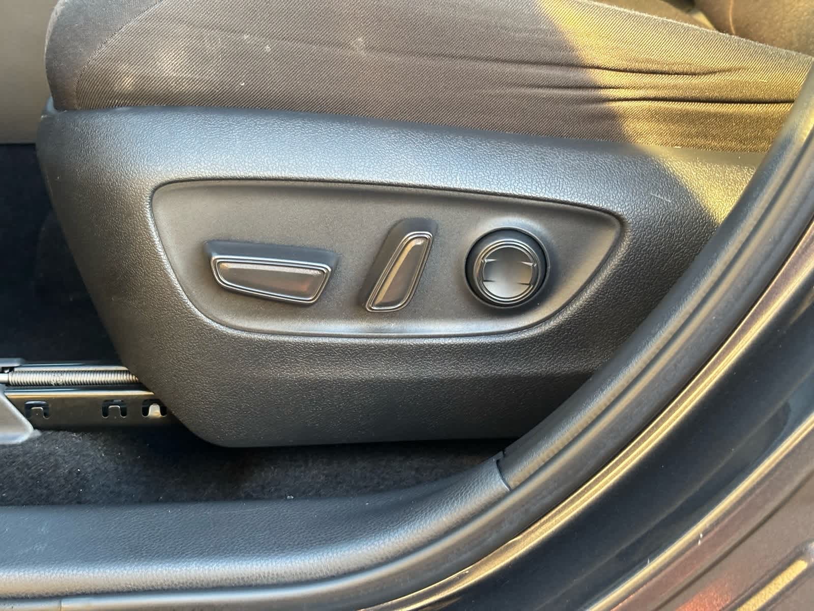 Thumbnail: 2019 Toyota RAV4 - 16