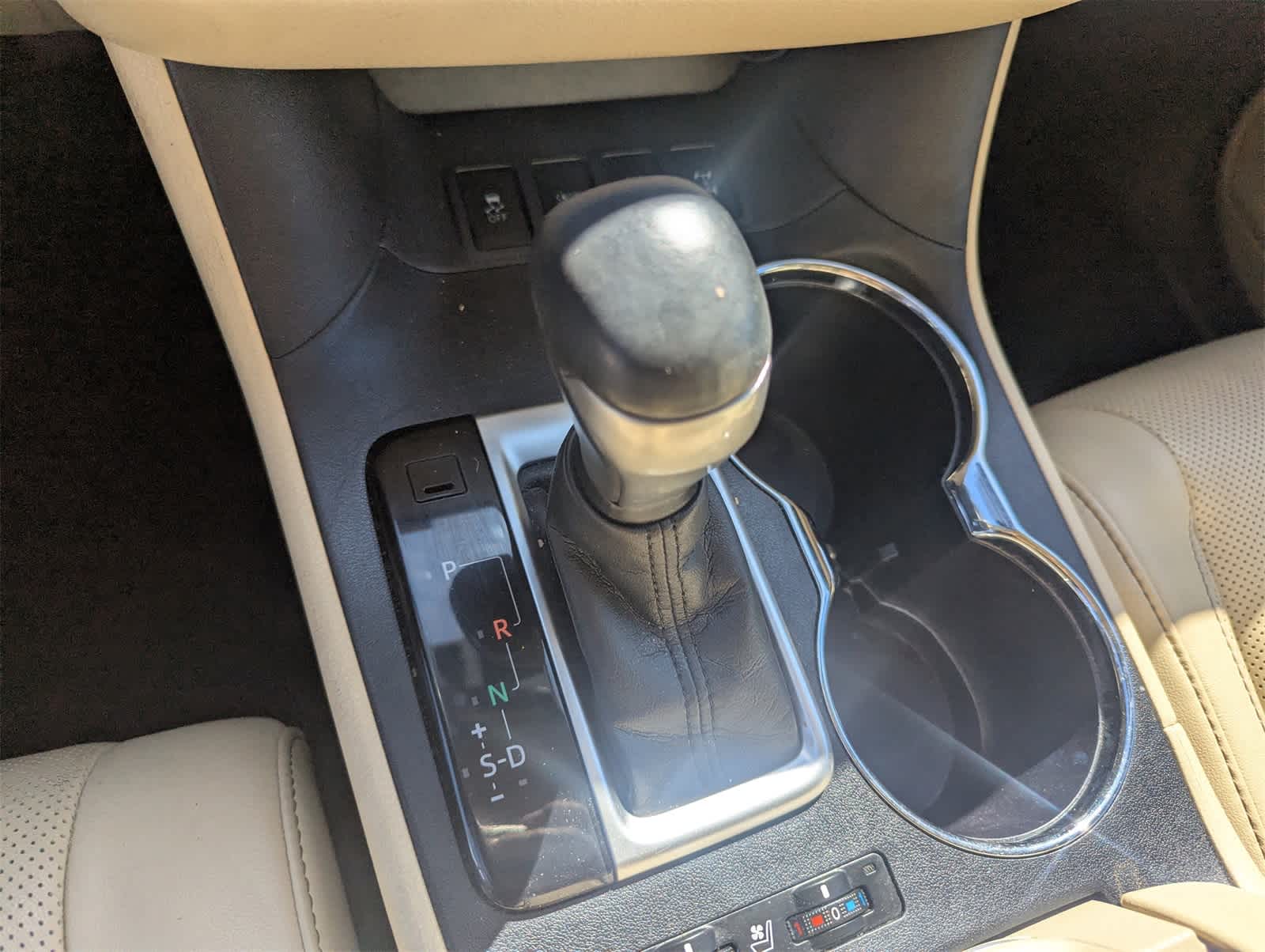 Thumbnail: 2016 Toyota Highlander - 18