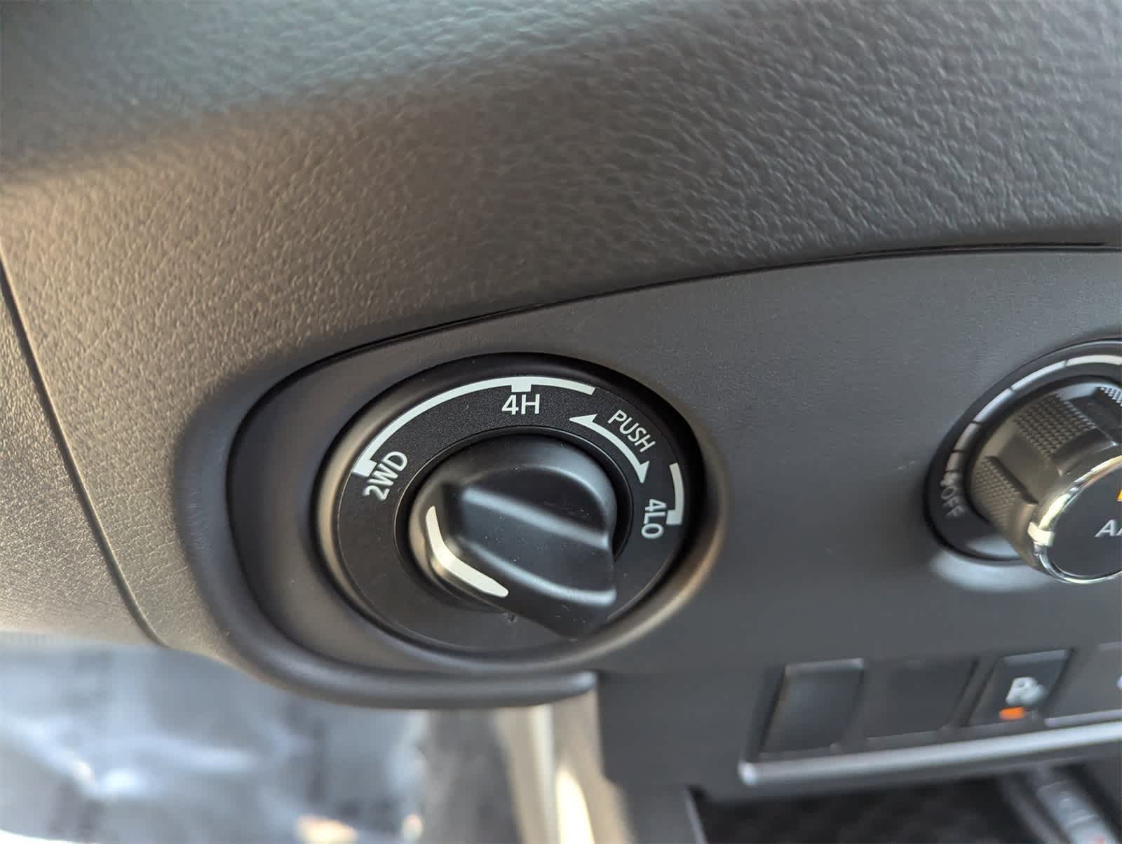 Thumbnail: 2024 Nissan Frontier - 30