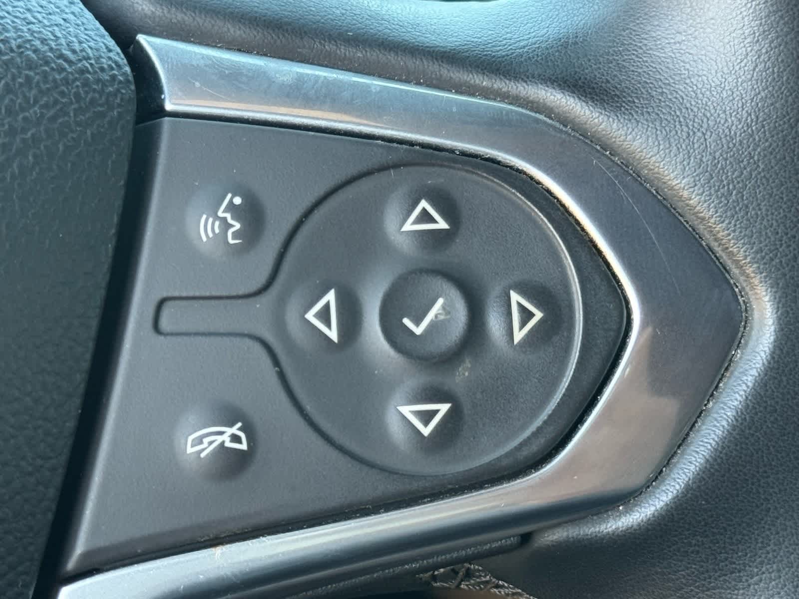 Thumbnail: 2023 Chevrolet Traverse - 20