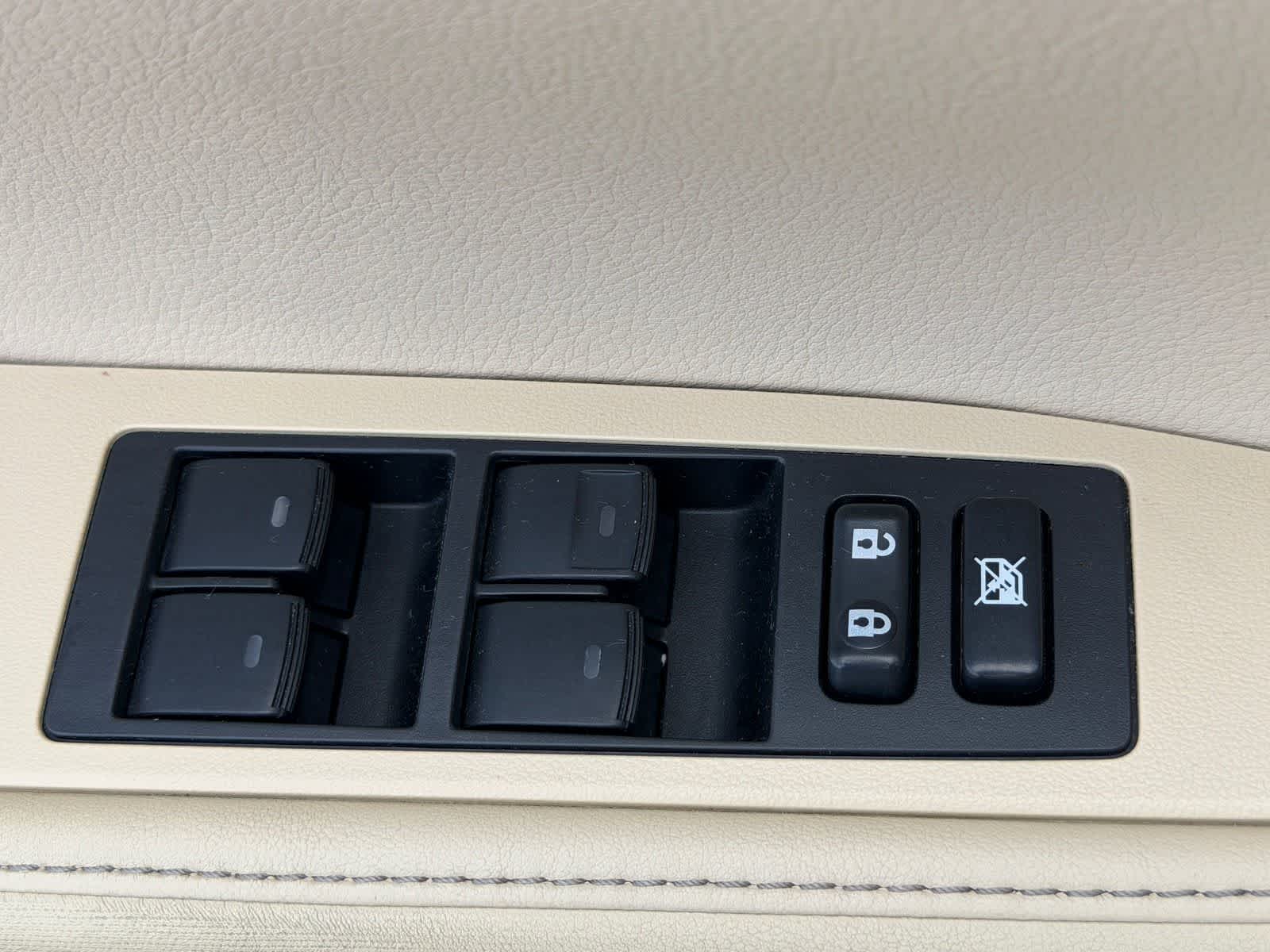 Thumbnail: 2013 Lexus ES - 16