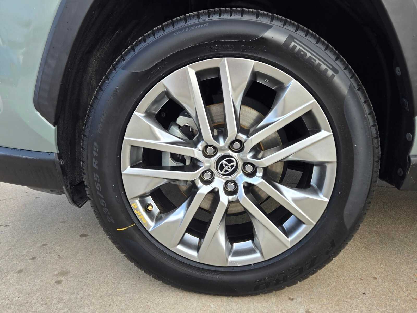 Thumbnail: 2020 Toyota RAV4 - 10