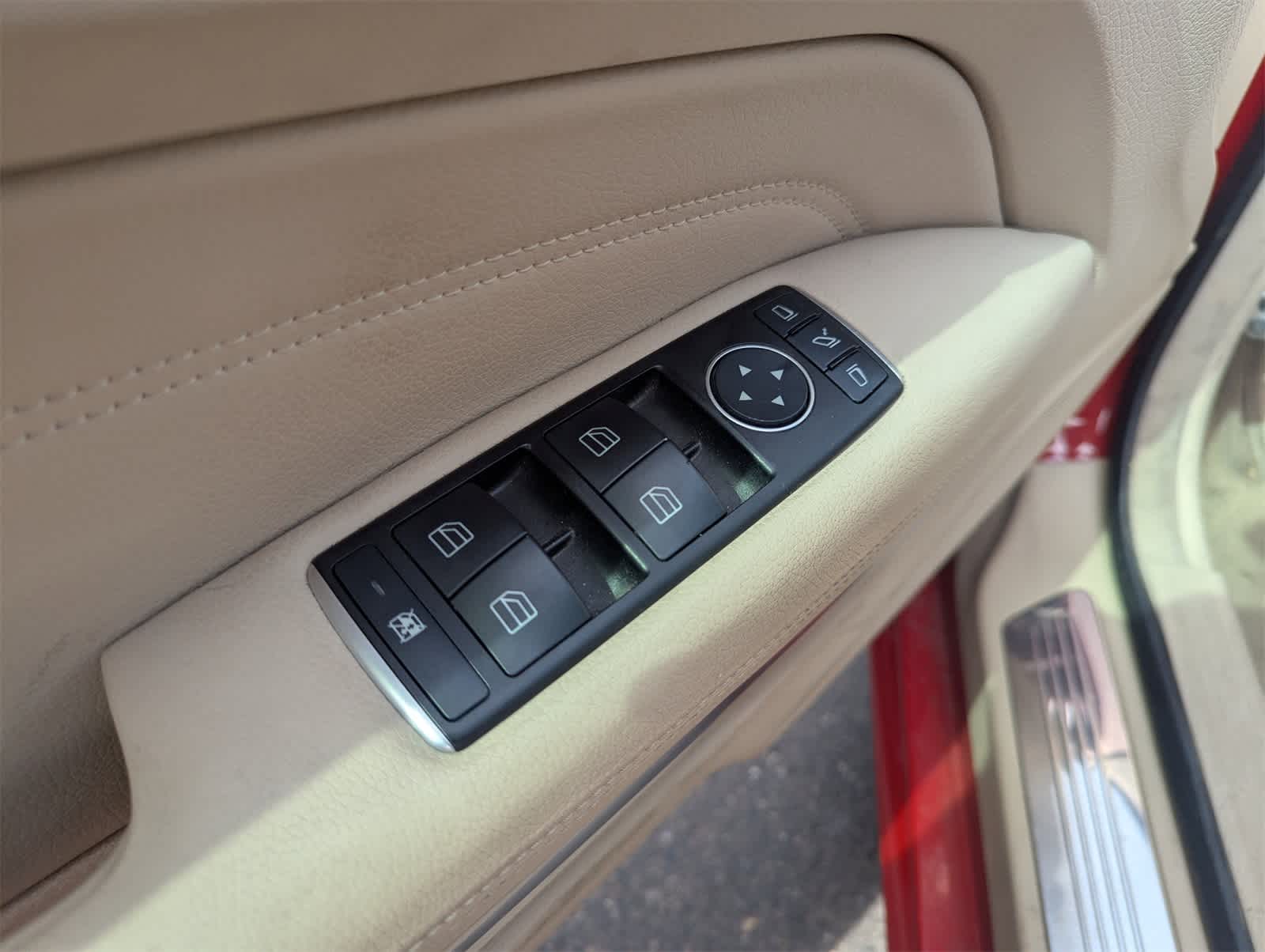 Thumbnail: 2016 Mercedes-Benz E-Class - 16