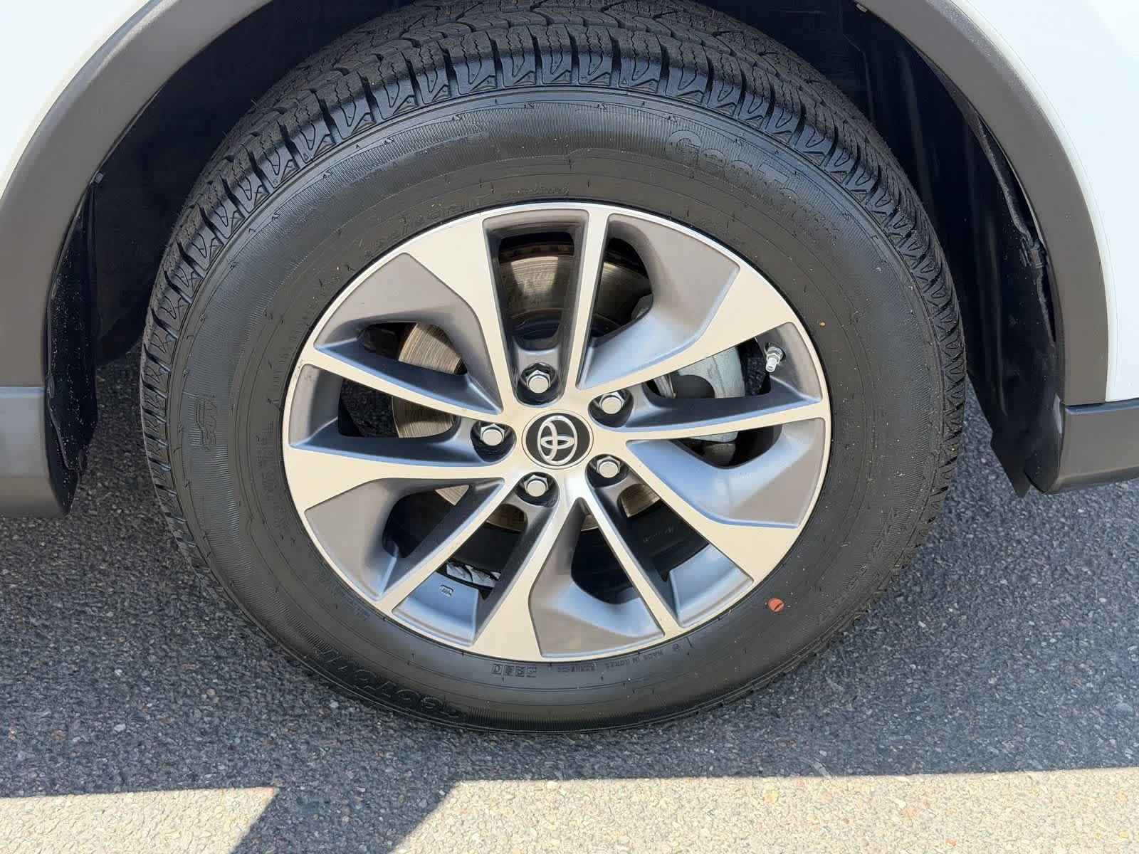 Thumbnail: 2018 Toyota RAV4 - 10