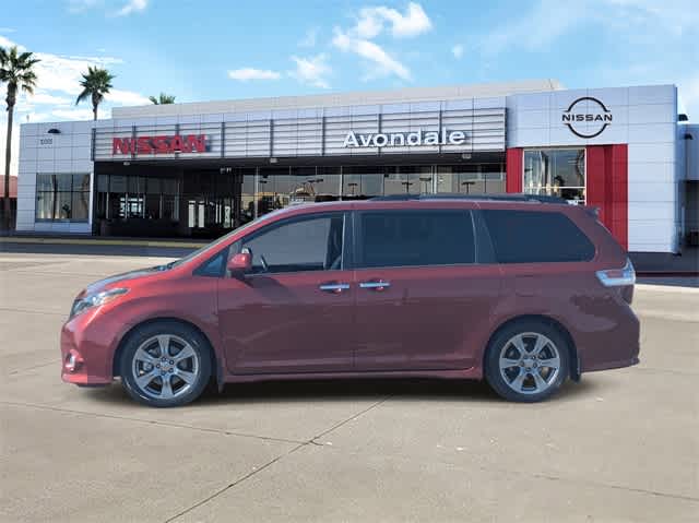 Thumbnail: 2017 Toyota Sienna - 3