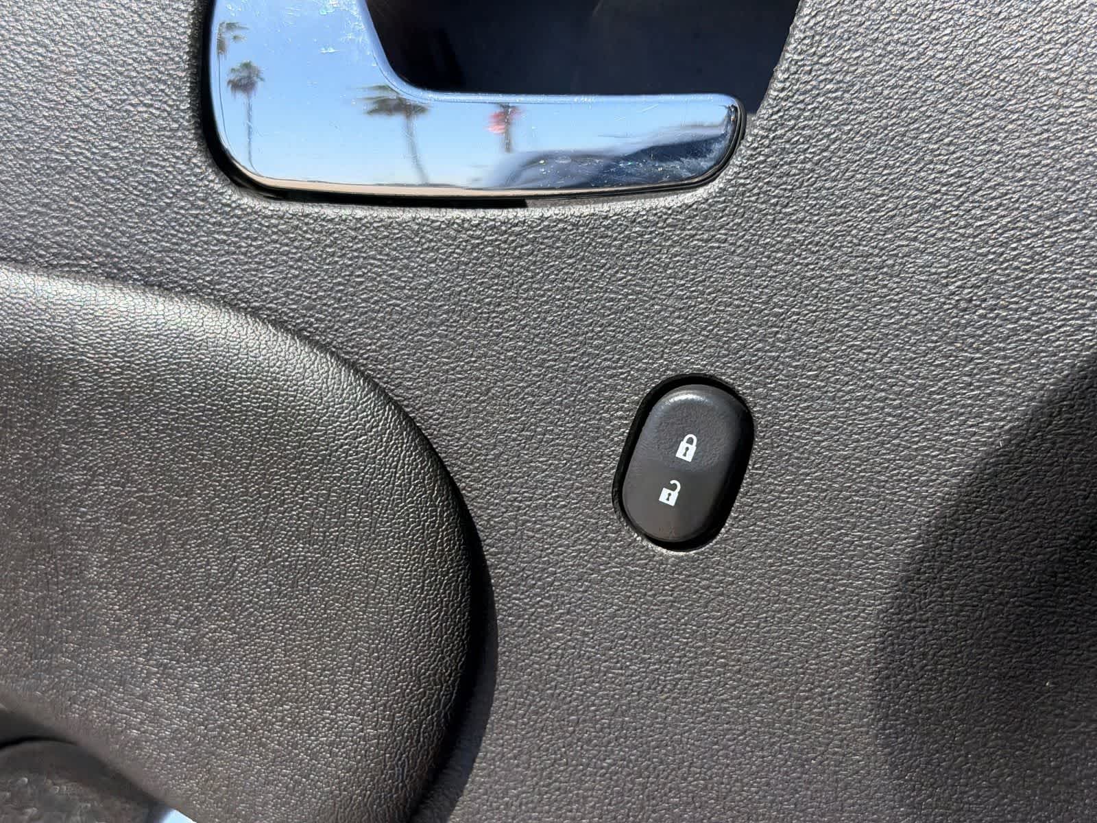 Thumbnail: 2007 Saturn Sky - 13