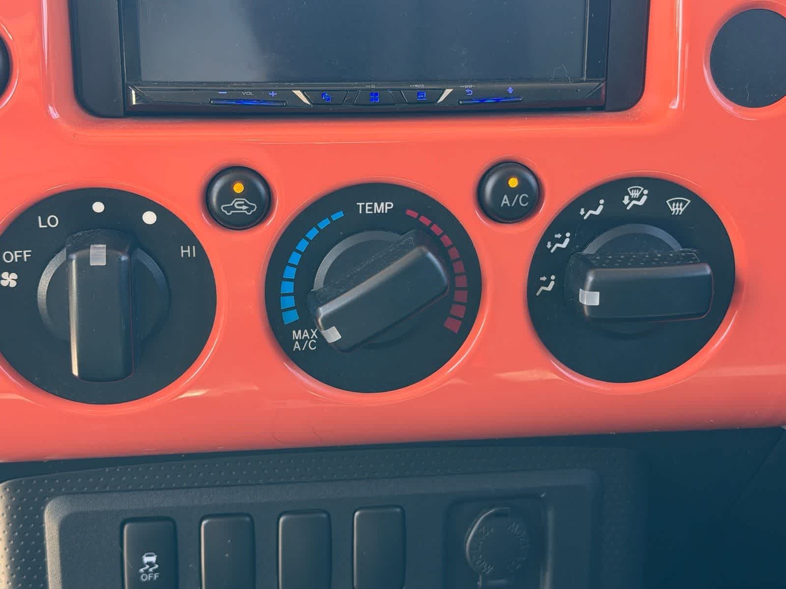 Thumbnail: 2014 Toyota FJ Cruiser - 23